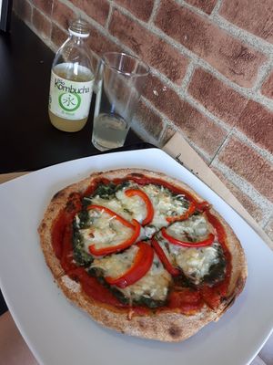 Spinach pizza at Kinoa in Malaga