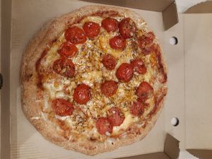 Margarita pizza at Kinoa in Malaga