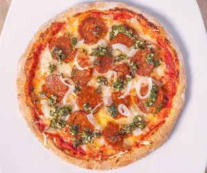 PIZZA CHIMI

Tomato sauce, onion, vegan chorizo ​​and chimichurri sauce.

We're specialized in vegan, homemade, healthy food.  at Kinoa in Malaga