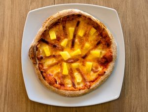 Pizza Hawaiana at Kinoa in Malaga