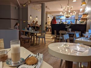 Sugar free chai tea latte with blondie bread roll and atmosphere at Isabella Glutenfrei Patisserie in Cologne