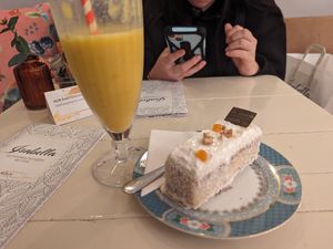 Smoothie and passion fruit cake at Isabella Glutenfrei Patisserie in Cologne