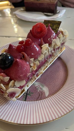 Veganes Waldbeer Sweetie  at Isabella Glutenfrei Patisserie in Cologne