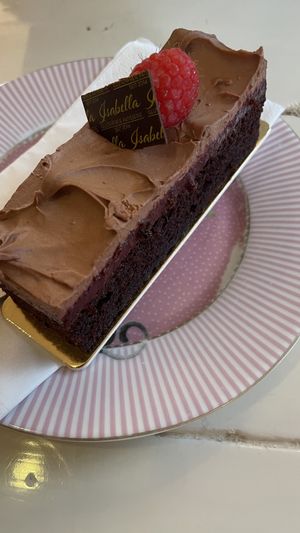 Veganer, zuckerfreier Himbeer Double Choc  at Isabella Glutenfrei Patisserie in Cologne