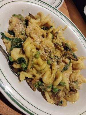 loaded vegan mac at Wonderland in Milwaukee