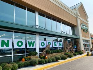 Storefront on grand opening day at Common Market Food Co-op - 7th St in Frederick