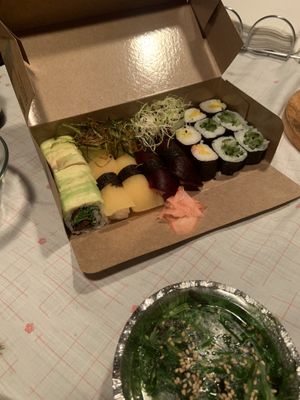 Vegan combo and wakame  at Sushi Mood in Sesimbra