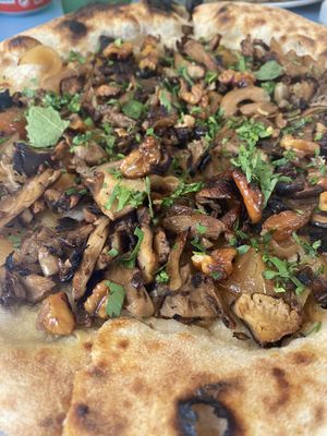 Very nice pizza, but without tomatoe sauce or vegan cheese.  at Lupita Pizzaria in Lisbon