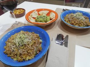 Arroz, germinados, guacamole, salsa de soja y un buen vino D.O. Rioja. La combinación perfecta para enamorar y enamorarte  at Amazonas in Vigo