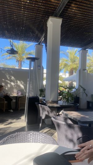 Outdoor seating  at Raw and Juicy in Alys Beach