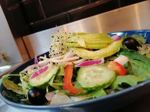 Salad Veggie Lovers at Garlic n Greens in Bruges