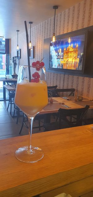 Lactose vrij Mango lassi at Garlic n Greens in Bruges