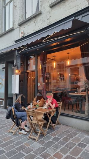 Front, small outdoor seating at Garlic n Greens in Bruges
