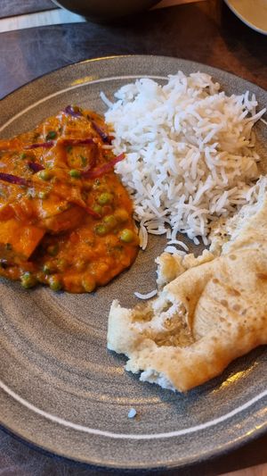 Tofu and peas curry at Garlic n Greens in Bruges