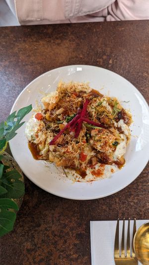 Samosa chaat at Garlic n Greens in Bruges