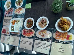 Op Vegan A'Fairs in Brugge 29-10-2023 at Garlic n Greens in Bruges