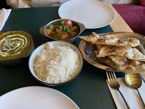 Spinach masala, chilli tofu, rice and garlic naan  at Garlic n Greens in Bruges