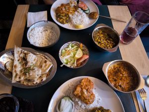 Hauptgang mit zwei Gerichten at Garlic n Greens in Bruges