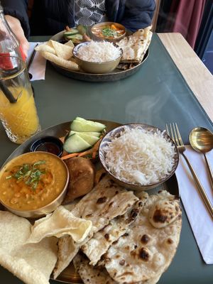 Hinten: vegetarisches Mittagsmenü, vorne: veganes Mittagsmenü  at Garlic n Greens in Bruges