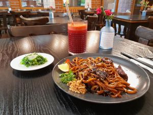 Japanese noodles, seaweed salad and a delicious smoothie at Linh - Not Just A Restaurant in Prague
