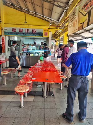 Long queue at Vegetarian Delight 素食小吃 in Central Singapore