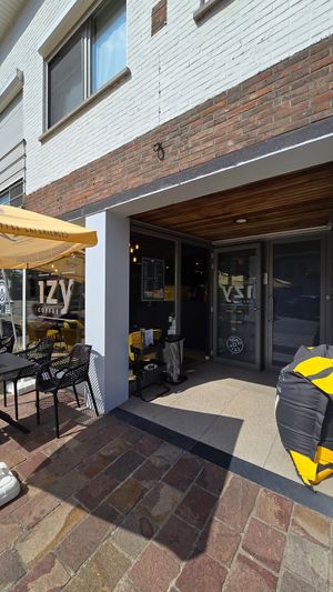 Entrance at IzyCoffee in Tielt