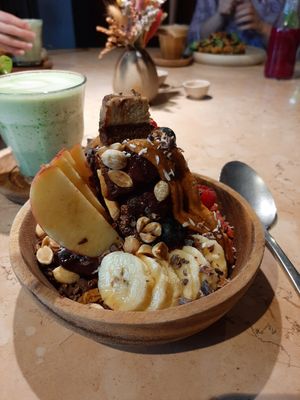 Açai Bowl & Macha Latte at Plants & Cakes EAST in Frankfurt
