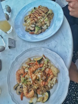 Rice noodle mit shrimps at Loving Hut in St Kanzian