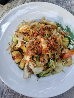 Chow-Mein at Loving Hut in St Kanzian