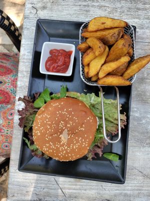 Happy King Burger with Wedges at Loving Hut in St Kanzian