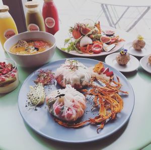 Ballotins Arc-en-Ciel. Des plats qui changent tous les jours  at La Clairière Bien-Etre in Pantin