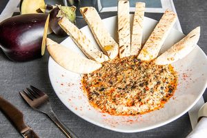 Baba Ganoush - Paté d´albergínia a la brasa amb espècies per sucar amb pa de pita. at Mitica la Vella in Terrassa