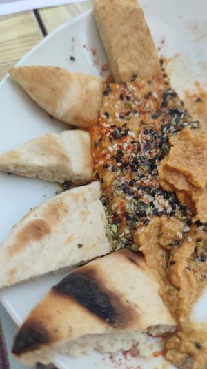 Hummus tomate seco at Mitica la Vella in Terrassa