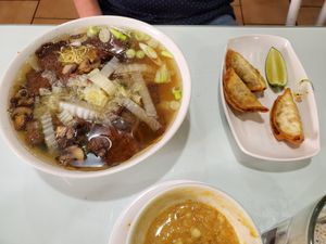 Wonton vegan soup and  orn chowder in the bottom at Loving Hut in Tampa