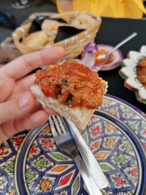 Za'aluk on bread at Dükela in Pontevedra