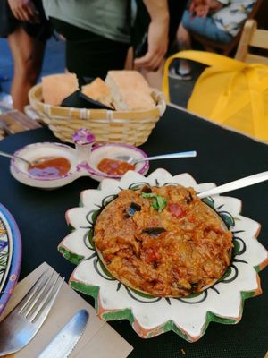 Za'aluk with sauces (mint/apple and apricot/coriander) at Dükela in Pontevedra
