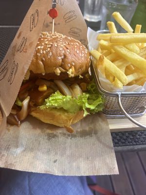 vegan burger & chips   at Burger Grill 351 in Sao Vicente