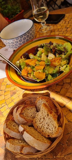 Avocado Salat at Natural Cafe in Mallorca