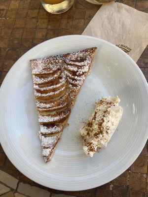 Apple Pie mit Sahne (vegan)  at Natural Cafe in Mallorca