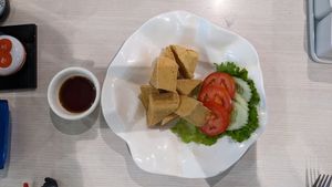 Vegan fried tofu at Maeya in Udon Thani