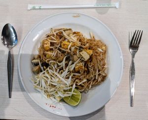 Vegan Maeya pad thai at Maeya in Udon Thani