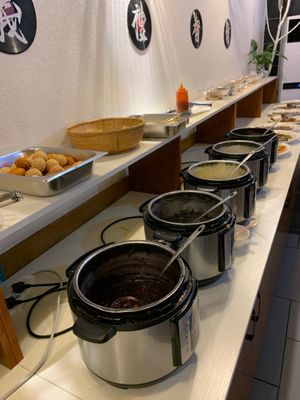 Buffet at Wújíshù 無極樹 in Kunming