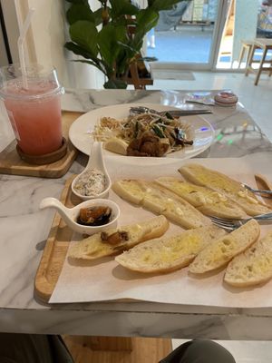 Garlic bread, Aqua Fresca?, noodle dish  at Began Vegan in Bangkok