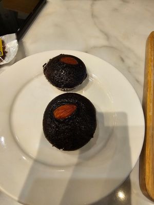 Complimentary chocolate muffins at Began Vegan in Bangkok