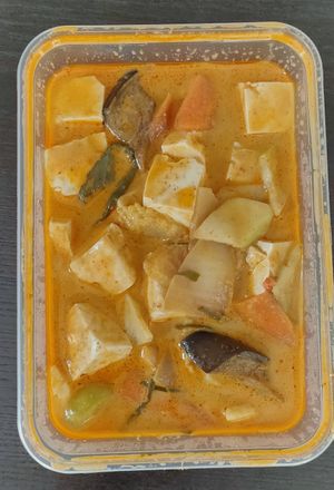 Tofu con curry rojo y verduras at Sawadika in Zaragoza