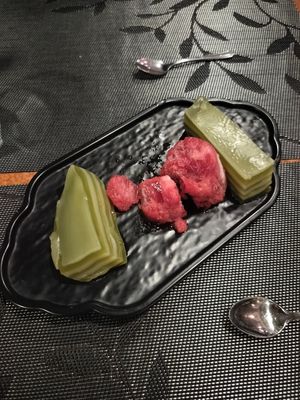 Tarta de pandán con helado vegano at Sawadika in Zaragoza