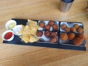 Vegan snack plankje at Zoet of Zout in Stellendam