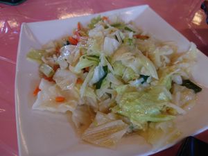 Fried cabbage (depending on season, on this day in May they also offered pak choi) 青菜 at Lǜ Dǎo ZhúWū MěiShí Chéng 綠島竹屋美食城 in Green Island