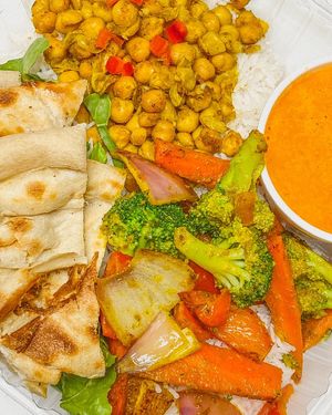 Happy Belly Plate w/ chickpeas & Stir-Fry at Greenhaus Eatery in San Diego