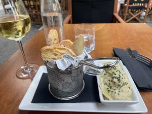 Hummus at Chez Kessler in Barcelona